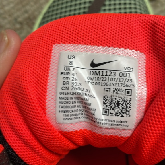 LeBron James Size 8 Basketball Witness VII shoes - Picture 6 of 8